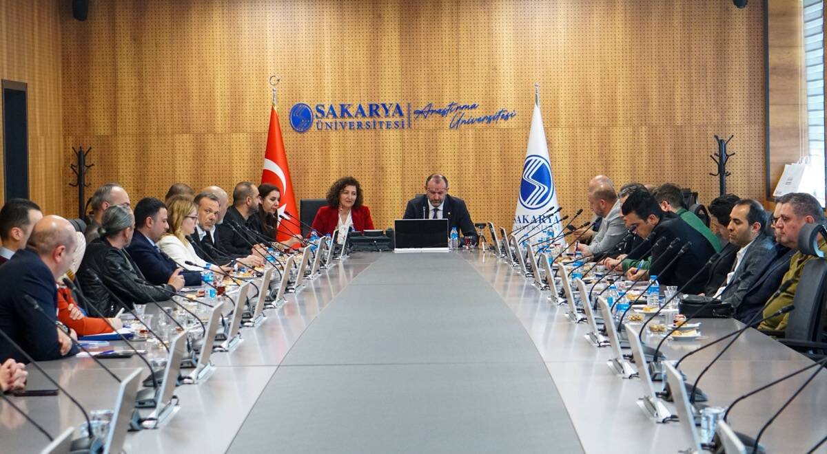SAÜ İşletme Fakültesi Danışma Kurulu’ndan Yetkinlik Odaklı Eğitim ve Sektörle İş Birliği Mesajı