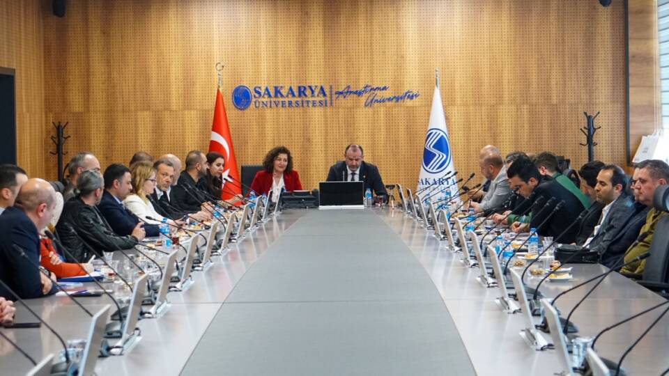 SAÜ İşletme Fakültesi Danışma Kurulu’ndan Yetkinlik Odaklı Eğitim ve Sektörle İş Birliği Mesajı